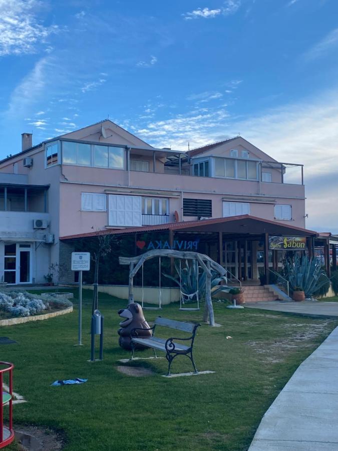 Apartment Privlaka Direkt Am Strand Mit Klima Und Neuem Badezimmer Haustiere Sind Willkommen ภายนอก รูปภาพ
